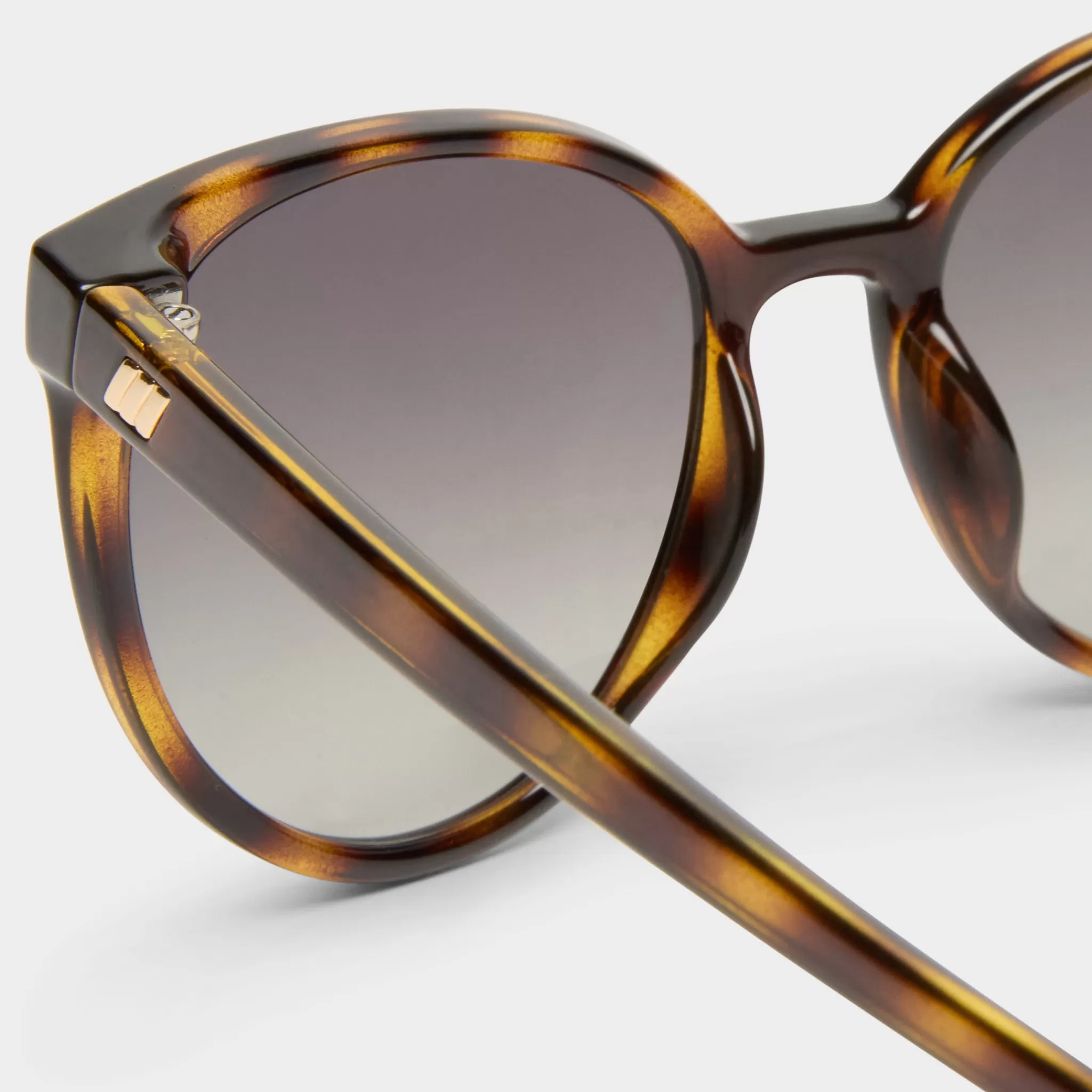 armada__tort_3.webp Round-Le Specs ARMADA | tort