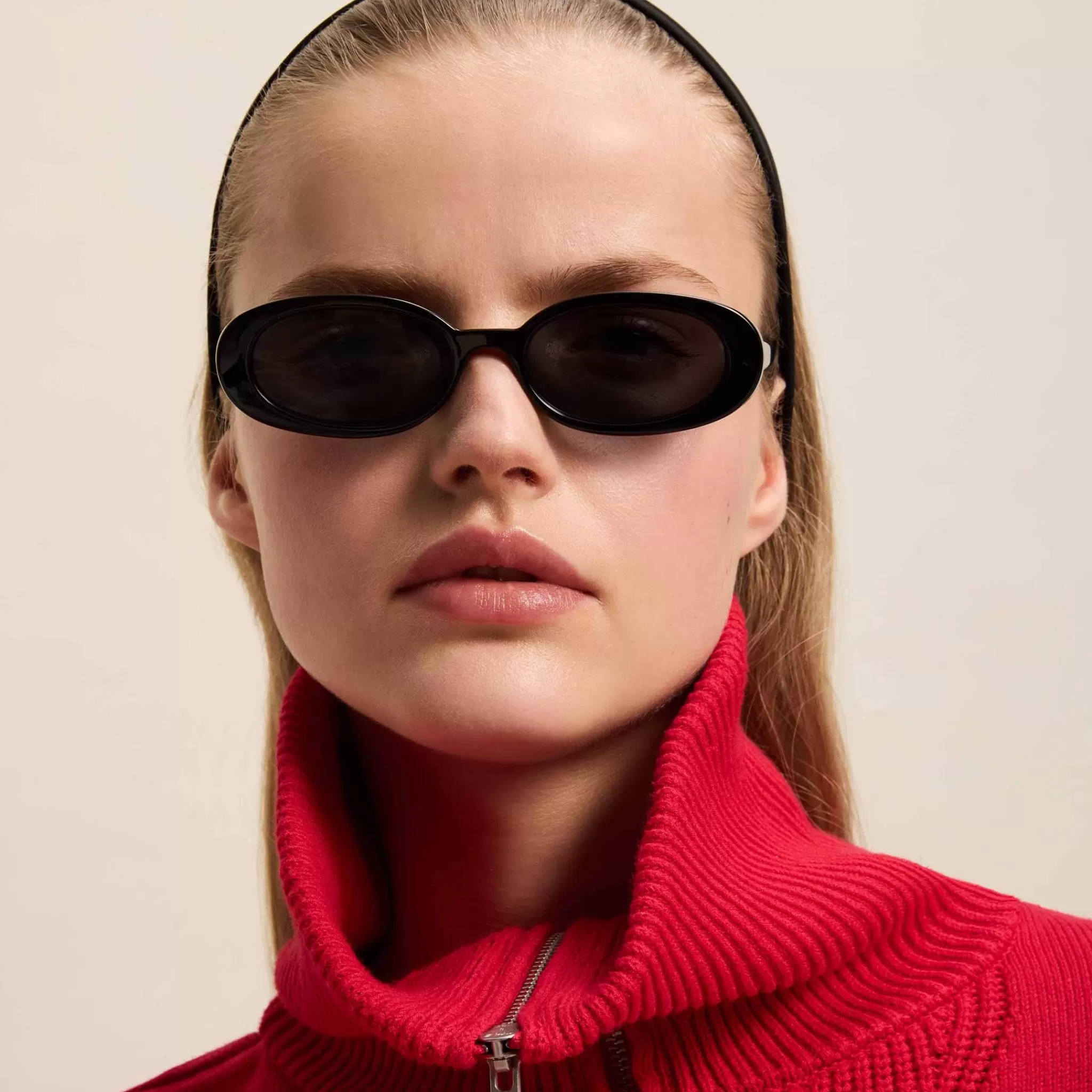 Oval | Oval-Le Specs OUTTA LOVE | black