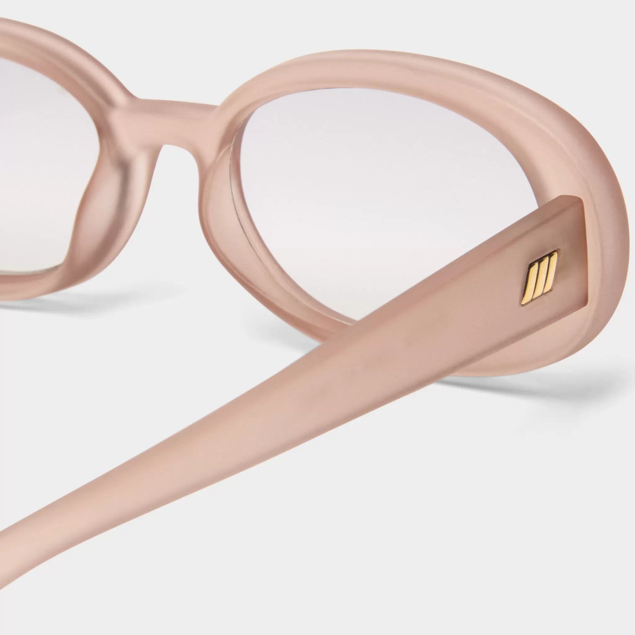 outta_love__matte_oyster_3.webp Oval-Le Specs OUTTA LOVE | MATTE OYSTER matteoyster